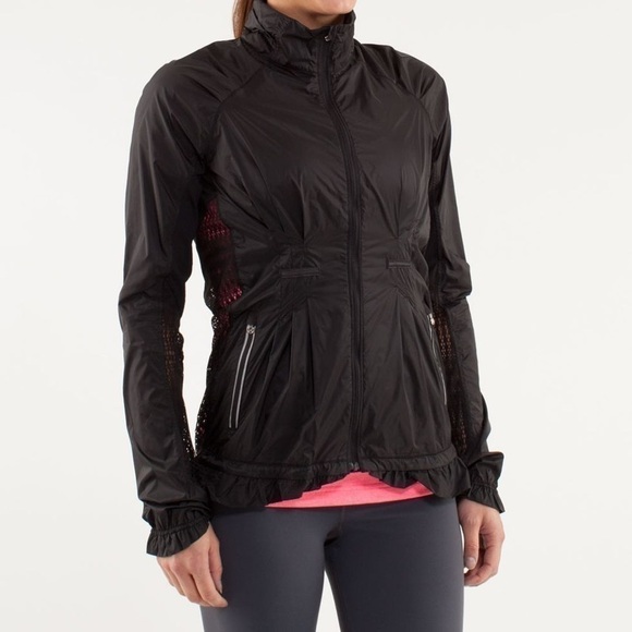 𝅺LULULEMON | Run Wild Jacket Mesh Windbreaker Black Size 4 - Picture 1 of 11
